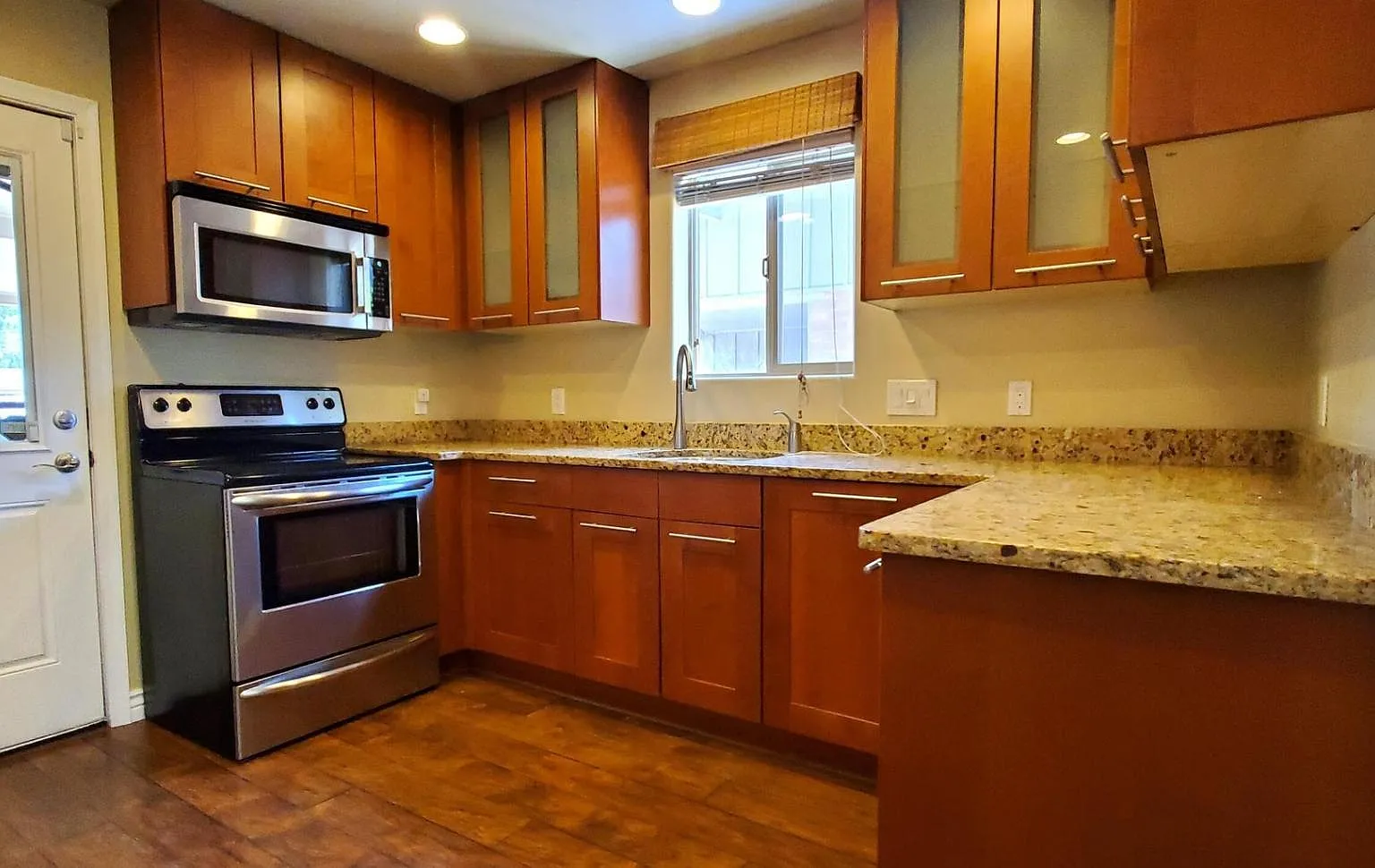 2 bed, 945 sqft, $1,650 — Photo 1