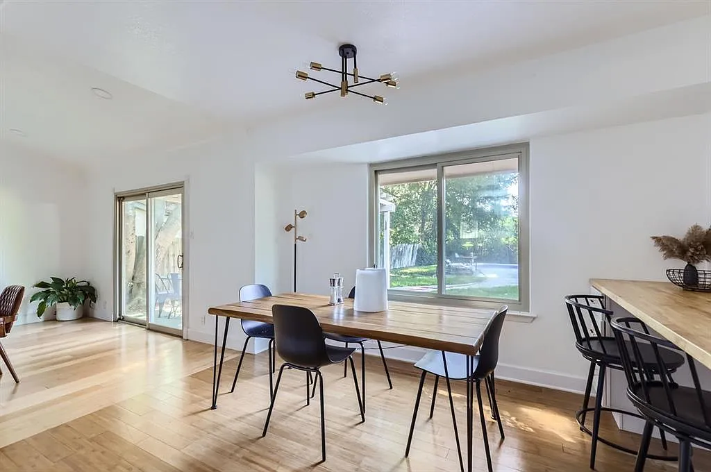 3 bed, 2.0 bath, 1481 sqft, $3,200 — Photo 3