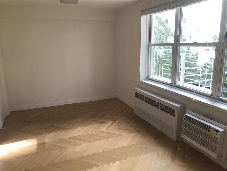 2nd image of 316 E 55th St APT 5E