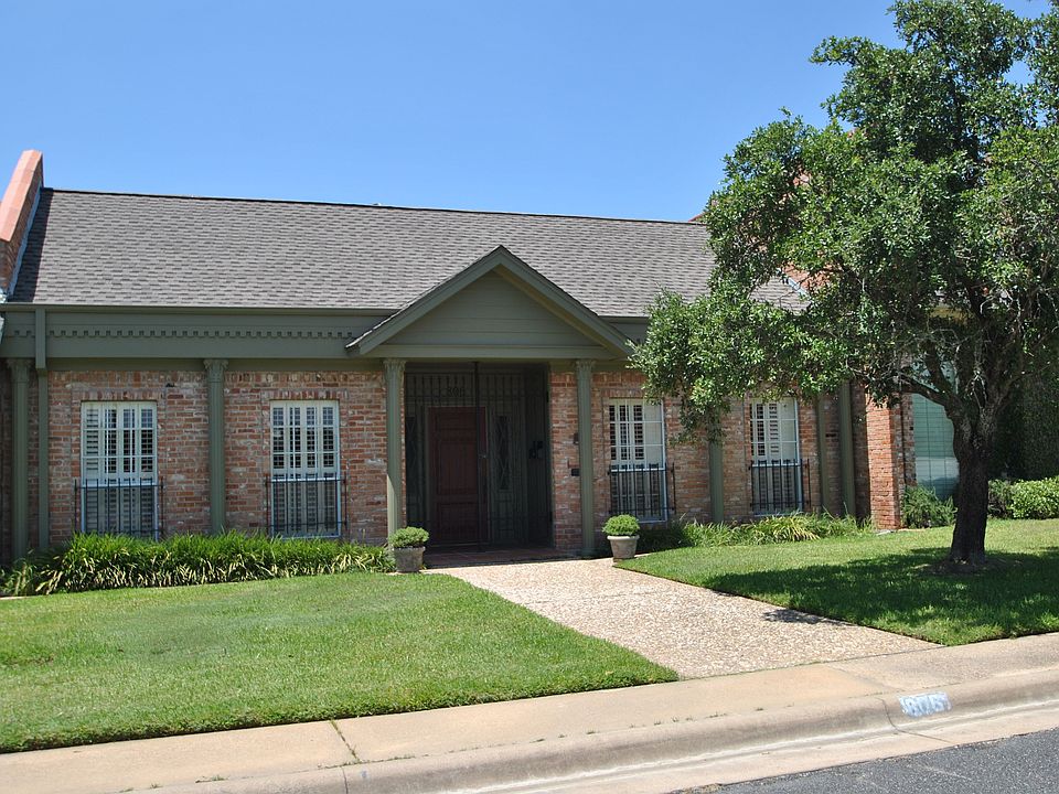 1st image of 806 Lee Hollow Dr