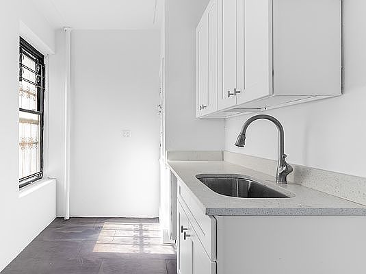 2nd image of 620 Lincoln Pl #1A