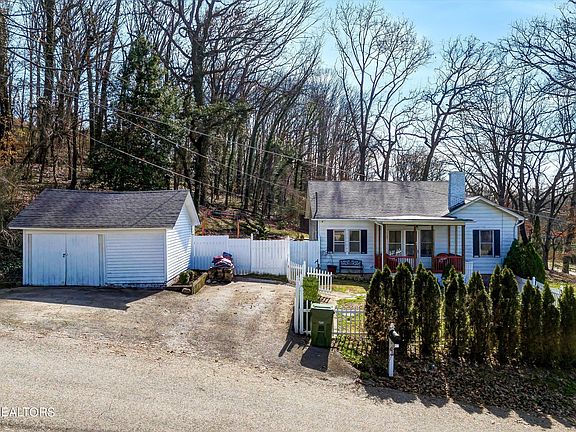 3rd image of 207 Mavis Ln