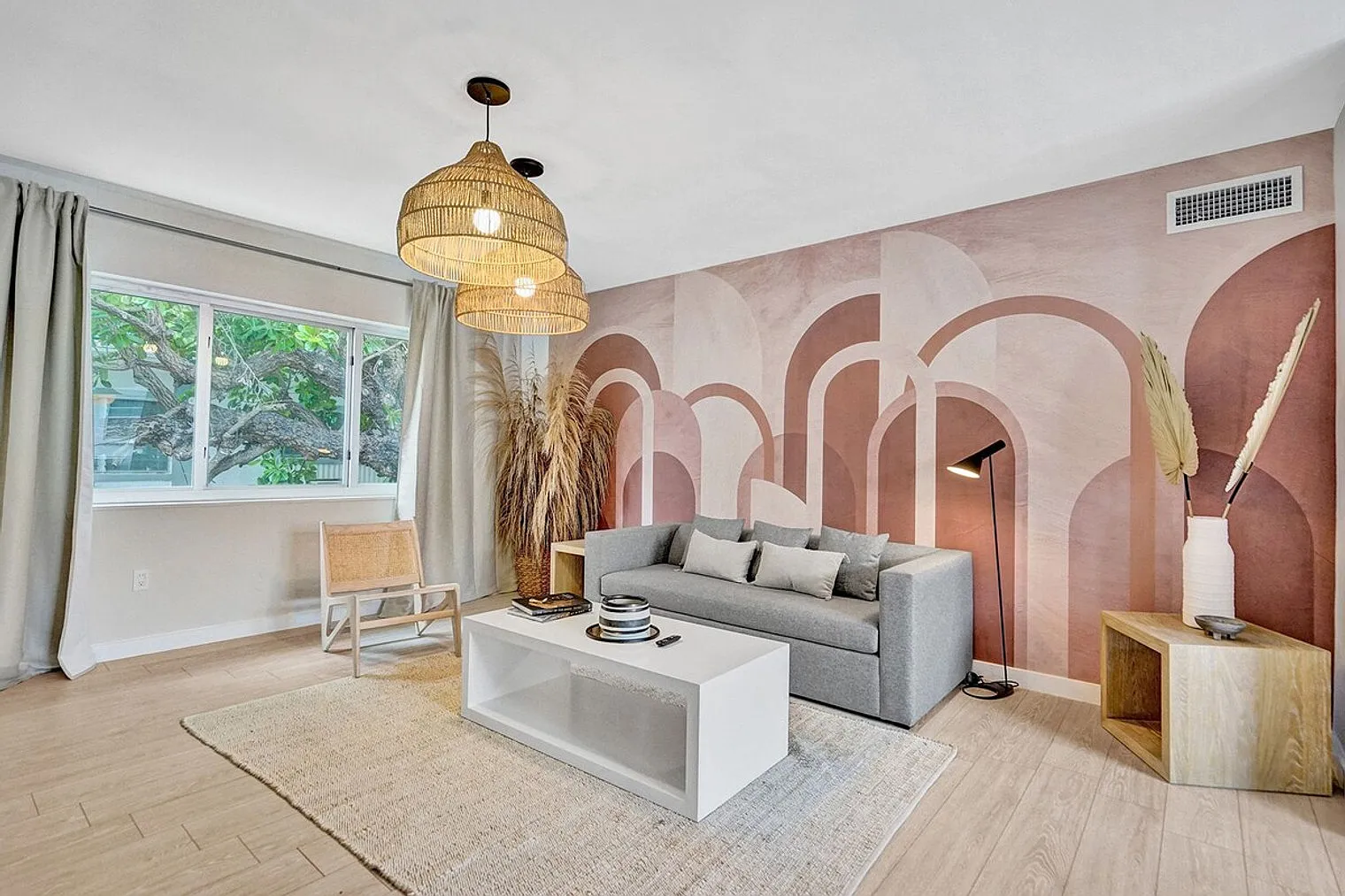 1 bed, 1.0 bath, 796 sqft, $7,299 — Photo 3