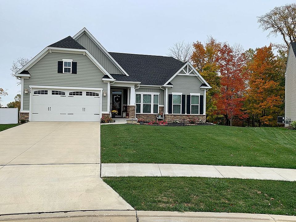 1st image of 438 Buckingham Grv