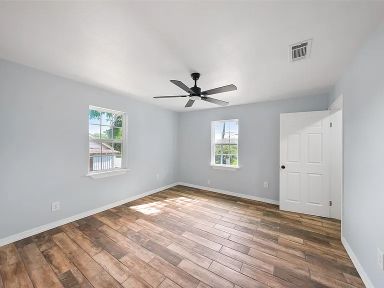 2222 44th St — Photo 36