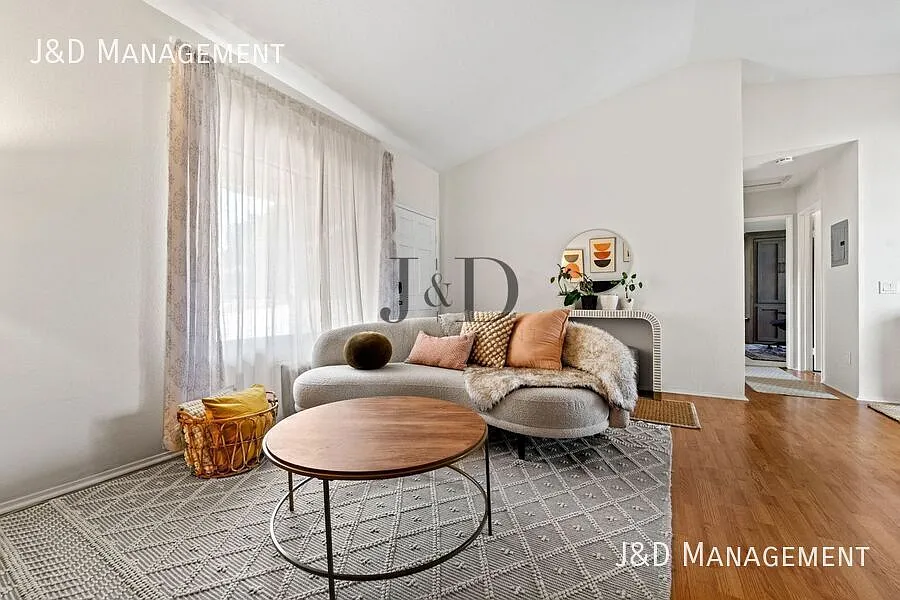 Furnished Condo in North Park — Photo 2