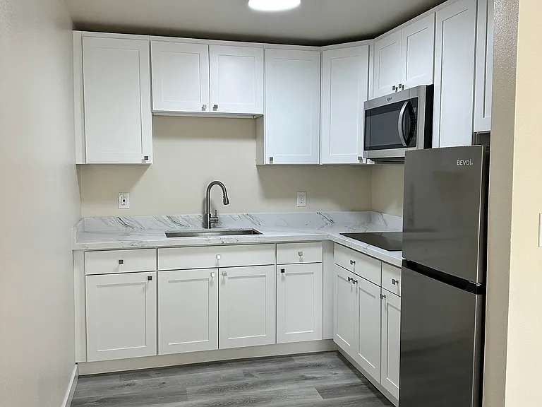 Maverick Apartments — Photo 23