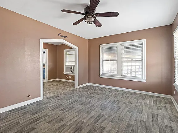 422 Royston Ave — Photo 3