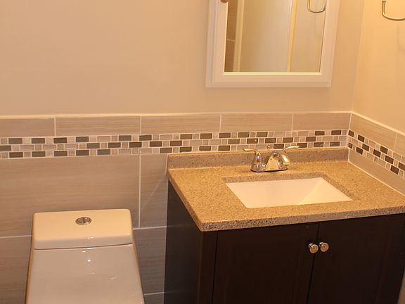 Full Bathroom 2