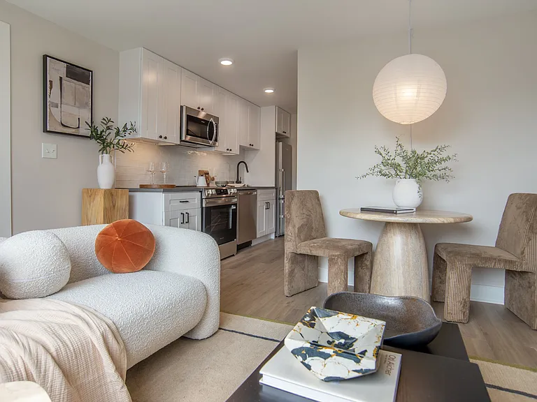Connecticut House Apartments — Photo 32
