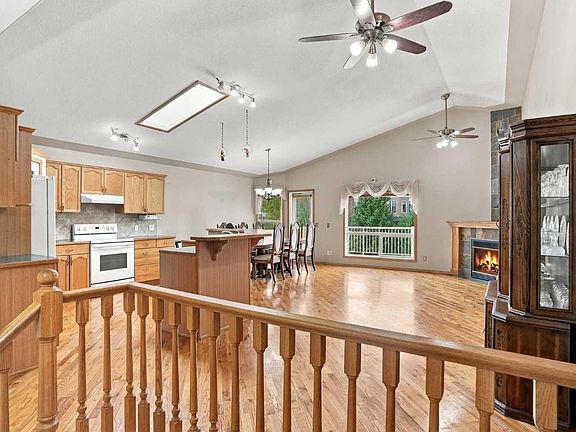 4th image of 407 Lineham Acres Bay NW