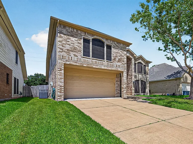1522 Brook Grove Dr — Photo 1