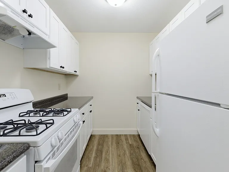 East Bay Apartments — Photo 12