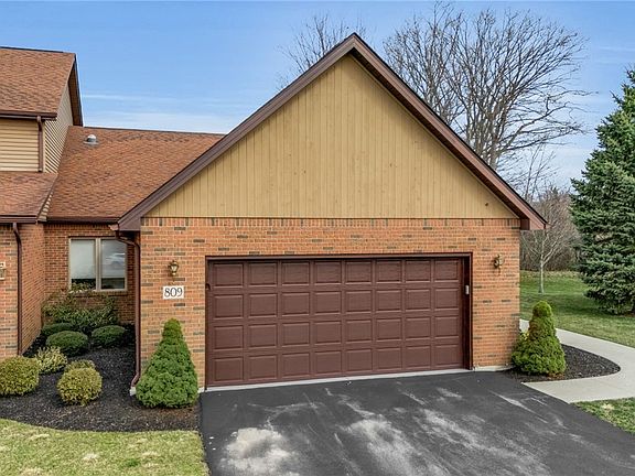 3rd image of 809 Carriage Ln