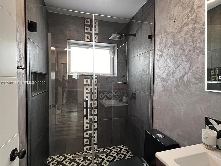2425 SW 26th Ln — Photo 17