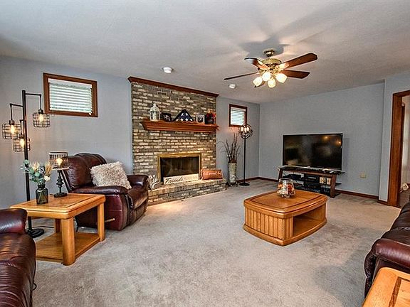 2nd image of 205 Autumn Hill Dr
