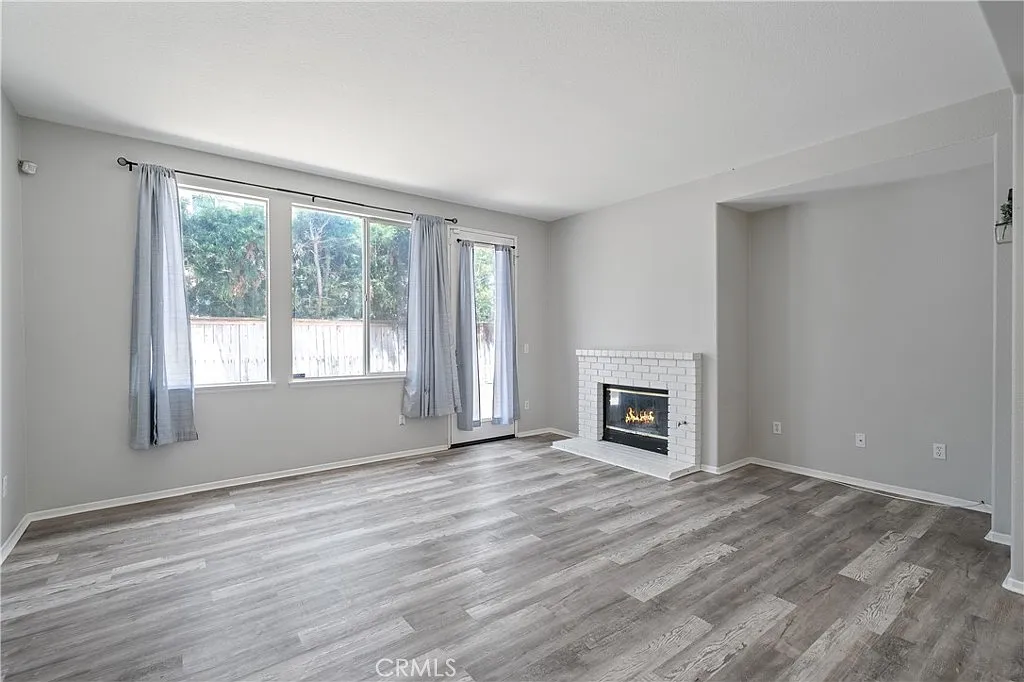 4 bed, 2.5 bath, 2713 sqft, $3,350 — Photo 4