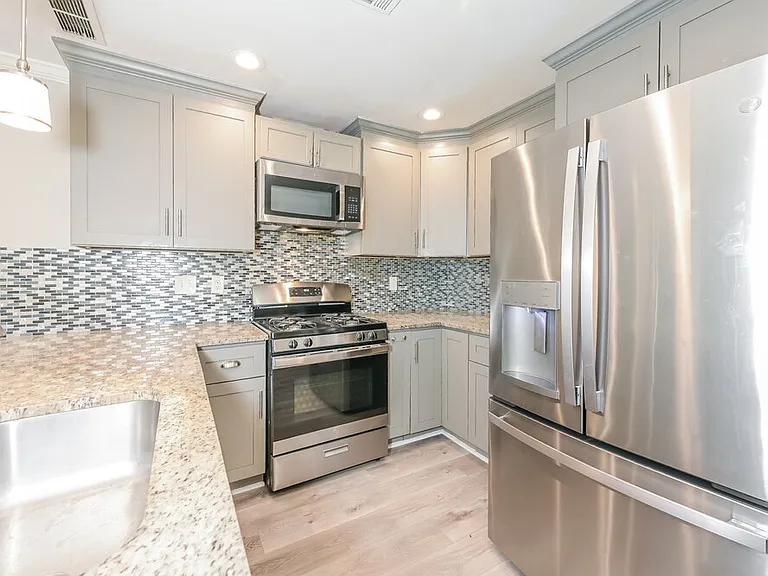 2570 Broadmoor Ct — Photo 7