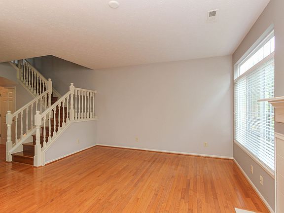 3rd image of 1110 Grovewood Dr