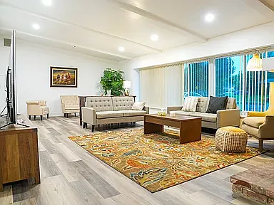 6 bed, 3682 sqft, $12,000 — Photo 4