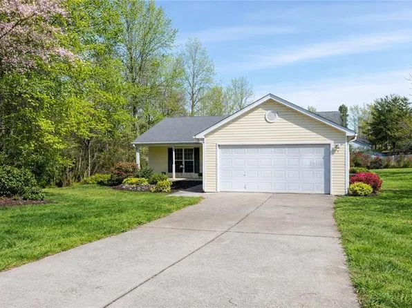 238 Ivy Hills Cir, Mount Airy, GA 30563
