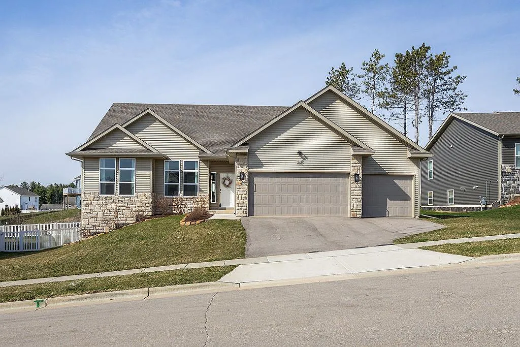 931 Margarets Way photo 1