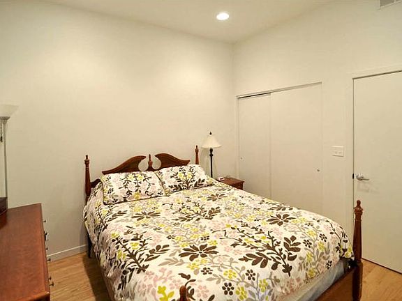 4th image of 838 N Hoyne Ave APT 3R