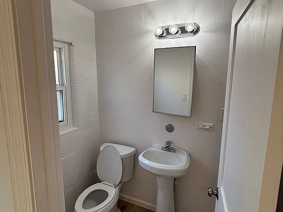 3rd image of 1315 Harbor St #4