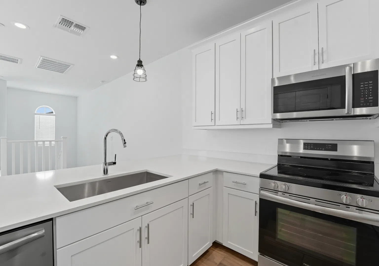 Like Brand New Luxurious Modern 3 Bedroom 2 Bath Townhome in Warner Meadow Rare Rental Opportunity! — Photo 3