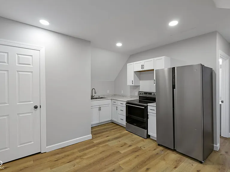 2209 Noble St #2 — Photo 5
