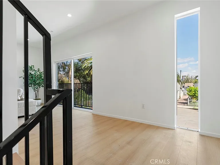 2515 Alsace Ave — Photo 4
