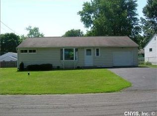 124 Marian Dr, Mattydale, NY 13211