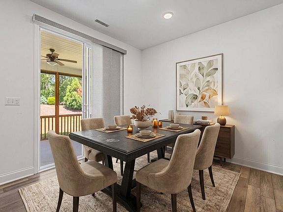 3rd image of 104 Hoyne Way