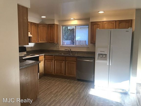 5th image of 1341 Lexington Dr APT 1