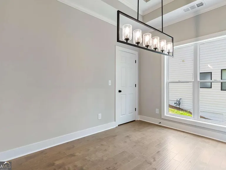380 Ansley Dr — Photo 13