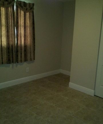 4th image of 1395 Meadowbrook St