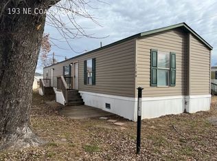 193 NE Coachlight Dr, Topeka, KS 66617