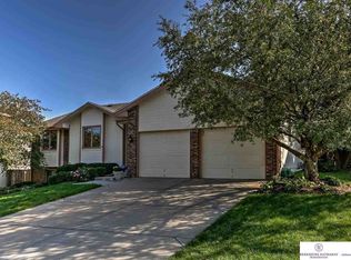 15707 Hamilton St, Omaha, NE 68118