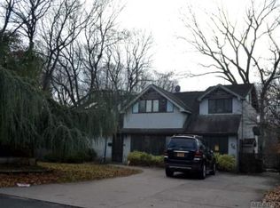 16 Wildwood Ln, Smithtown, NY 11787