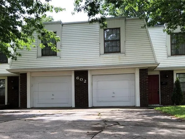 602 NE Magellan Ave, Lees Summit, MO 64063