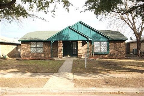 1st image of 908 Field Trail Dr