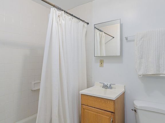 4th image of 430 E 9th St #Basement