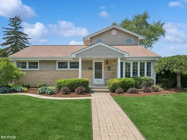 1419 W Miner St, Arlington Heights, IL 60005