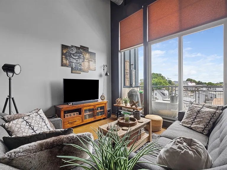 950 Broadway #27 — Photo 4