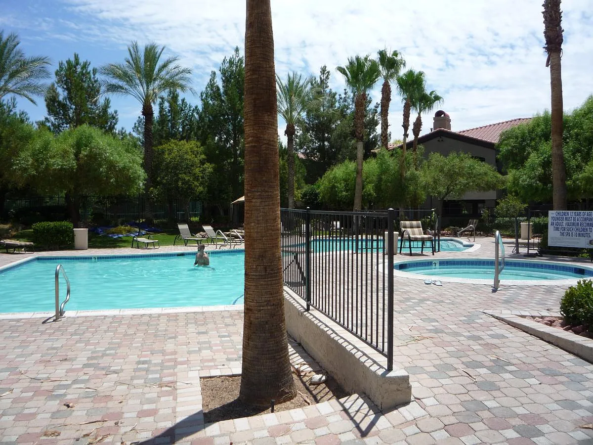 1 bed, 853 sqft, $1,400 — Photo 3
