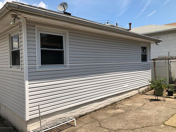 4th image of 668 S Gannon Ave