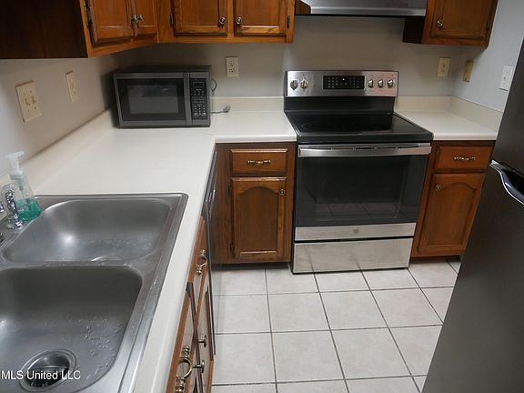 3rd image of 1184 We Ross Pkwy W