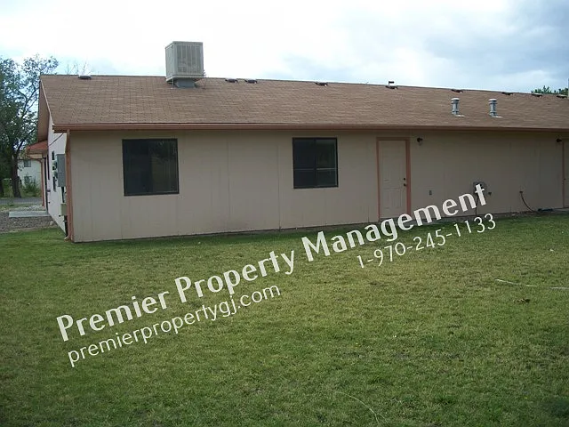 2902 Pinyon Ave — Photo 3