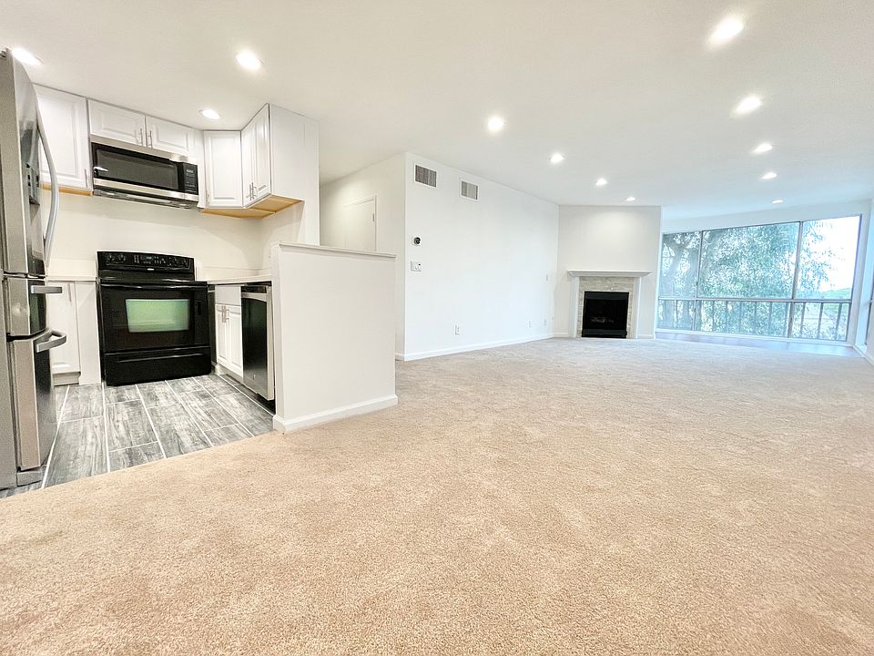 1st image of 12720 Burbank Blvd Unit 310