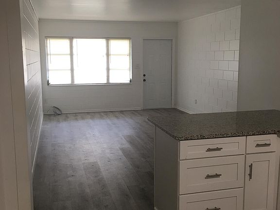 5th image of 903 Wayne Ave APT 2